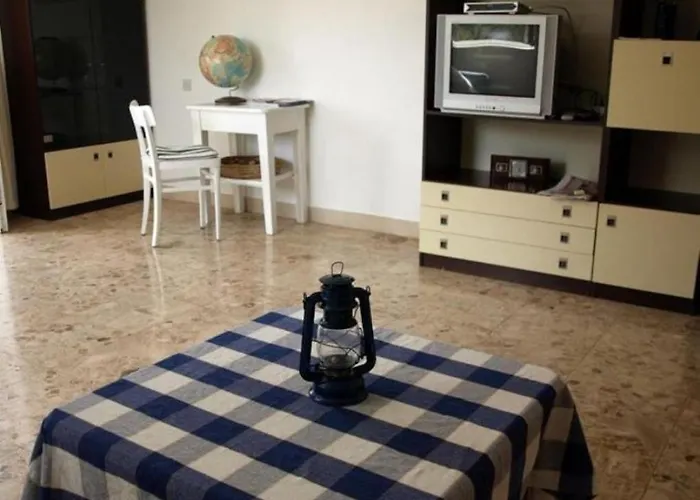 Apartment Jak דירה *